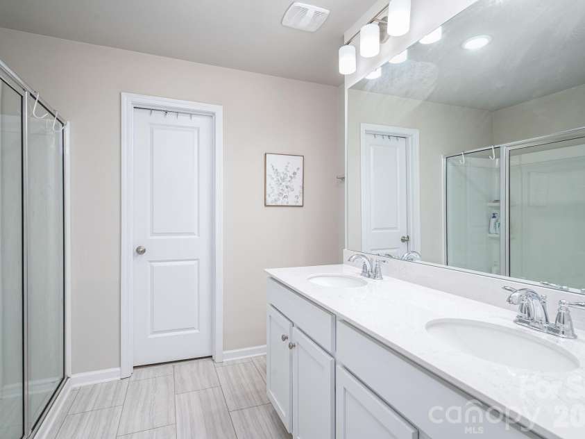 242 Lake George Drive, Shelby, NC 28152.  MLS# CAR4381772, YatesRealty ID 22432. Master en suite