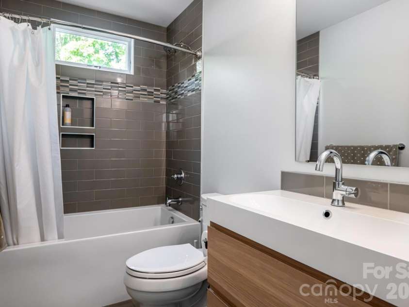 96 Gibson Road, Asheville, NC 28804.  MLS# CAR4346297, YatesRealty ID 22433. 3rd Bedroom Bath
