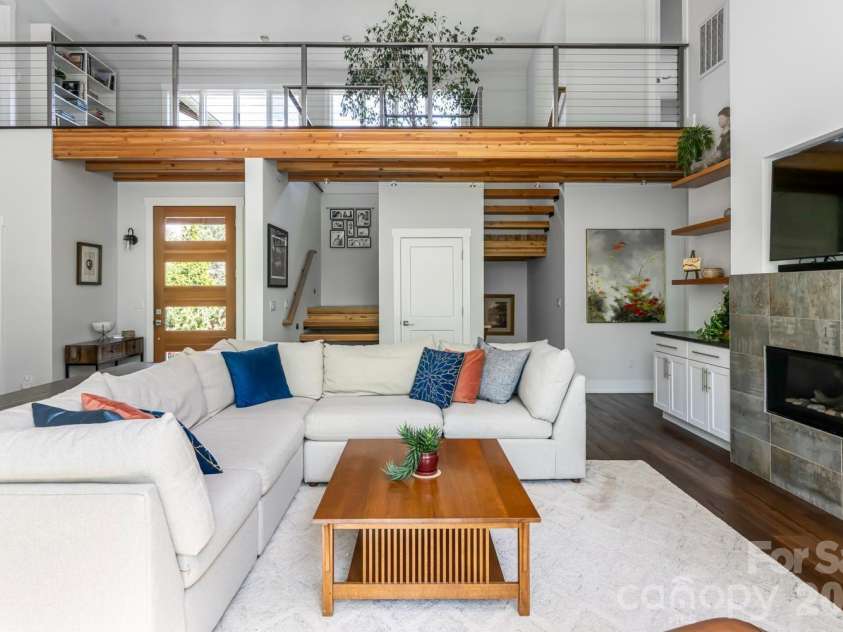 96 Gibson Road, Asheville, NC 28804.  MLS# CAR4346297, YatesRealty ID 22433. 