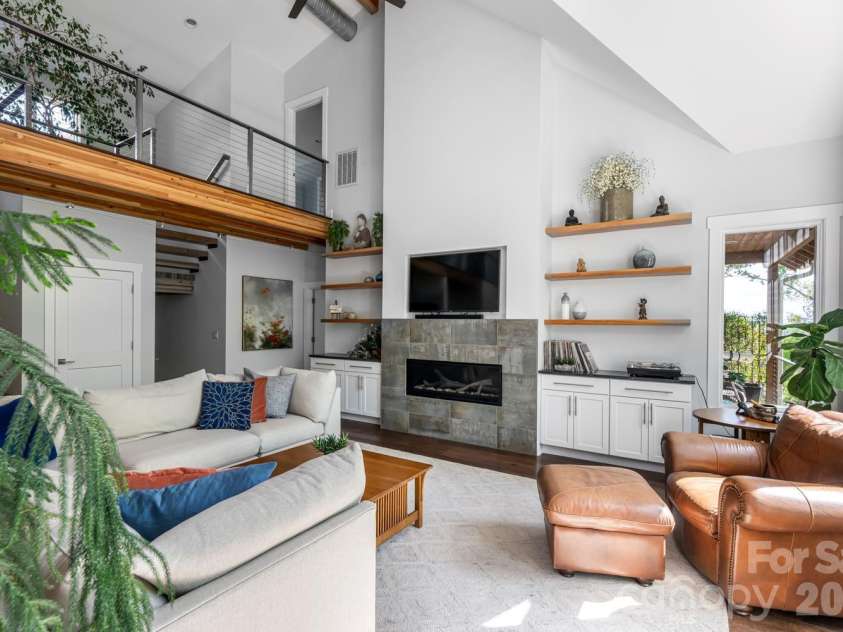 96 Gibson Road, Asheville, NC 28804.  MLS# CAR4346297, YatesRealty ID 22433. 