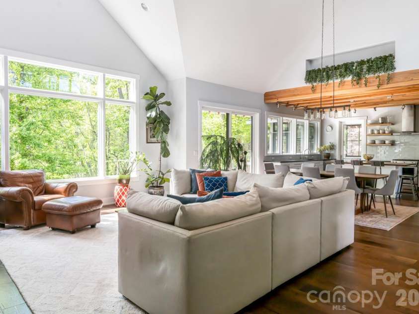 96 Gibson Road, Asheville, NC 28804.  MLS# CAR4346297, YatesRealty ID 22433. 