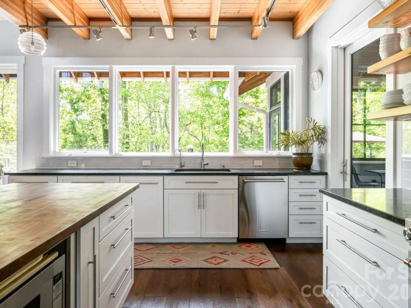 96 Gibson Road, Asheville, NC 28804.  MLS# CAR4346297, YatesRealty ID 22433. 