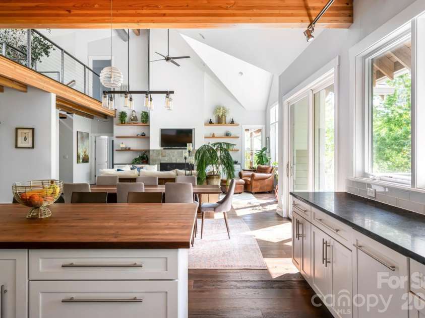 96 Gibson Road, Asheville, NC 28804.  MLS# CAR4346297, YatesRealty ID 22433. 