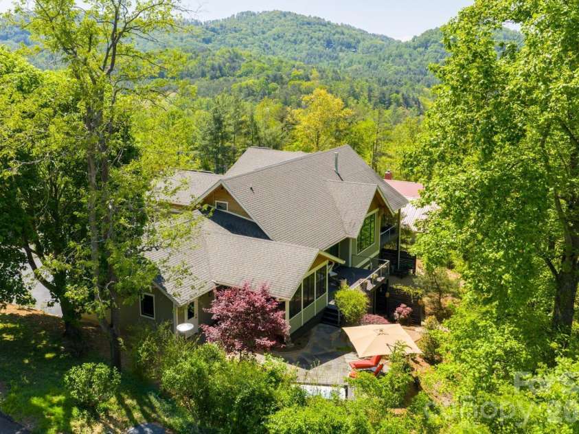 96 Gibson Road, Asheville, NC 28804.  MLS# CAR4346297, YatesRealty ID 22433. 