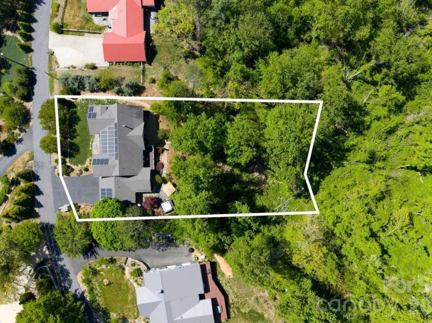 96 Gibson Road, Asheville, NC 28804.  MLS# CAR4346297, YatesRealty ID 22433. 