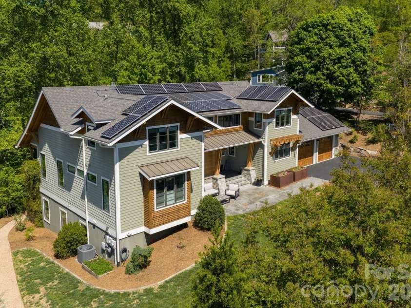 96 Gibson Road, Asheville, NC 28804.  MLS# CAR4346297, YatesRealty ID 22433. 