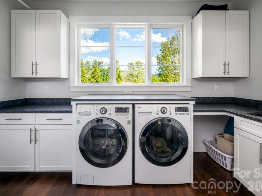 96 Gibson Road, Asheville, NC 28804.  MLS# CAR4346297, YatesRealty ID 22433. Main Level Launry and Mudroom