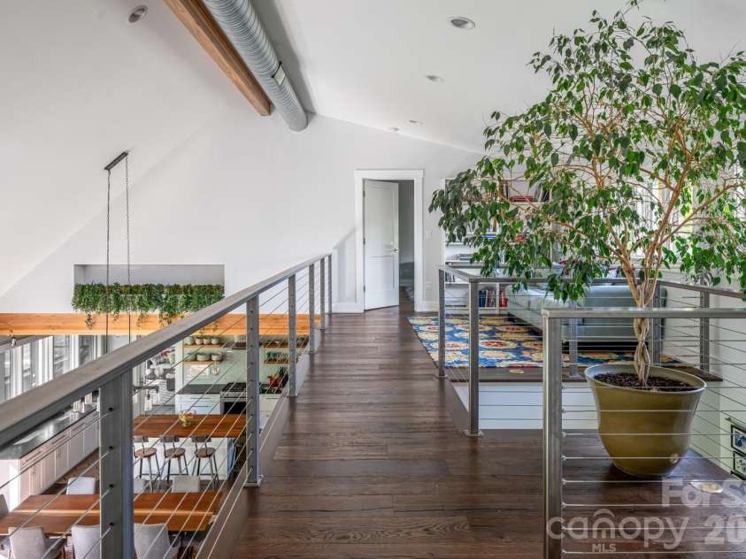 96 Gibson Road, Asheville, NC 28804.  MLS# CAR4346297, YatesRealty ID 22433. Upper Level Loft with Split Ensuites