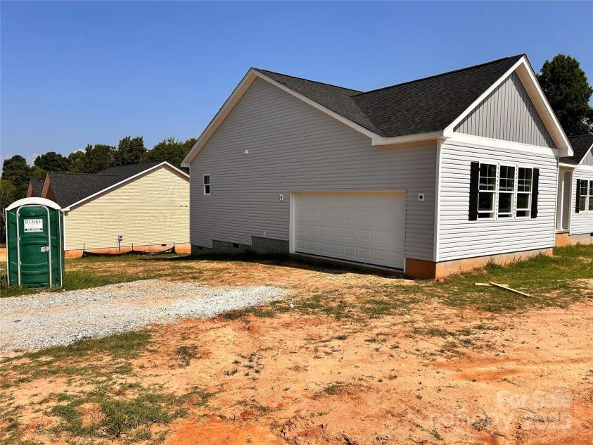 3500 14th Avenue, Hickory, NC 28602.  MLS# CAR4275829, YatesRealty ID 22434. 
