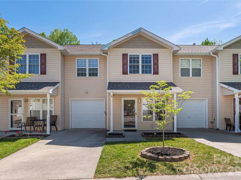 46 Chesire Way, Fletcher, NC 28732.  MLS# CAR4373703, YatesRealty ID 22434. 61 Chesire Way