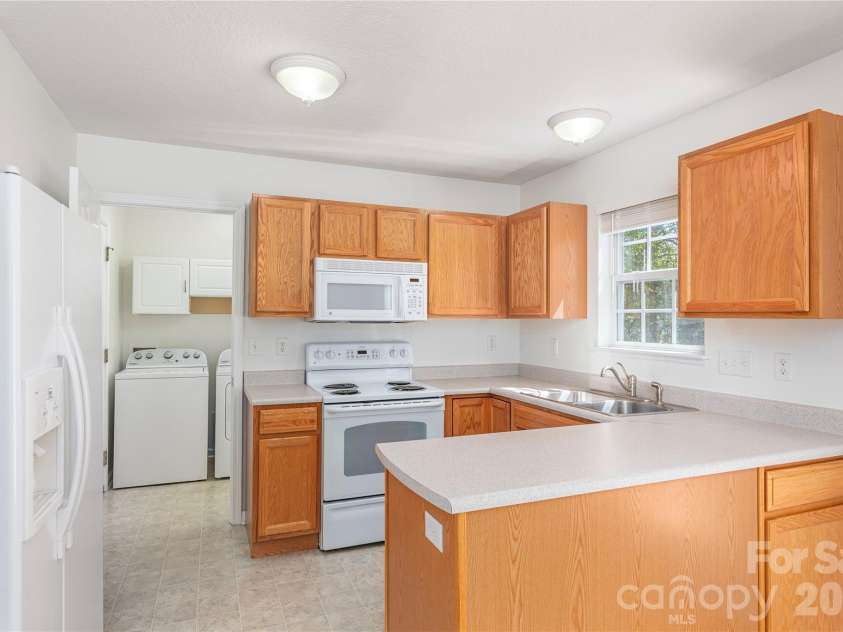 46 Chesire Way, Fletcher, NC 28732.  MLS# CAR4373703, YatesRealty ID 22434. Move in ready!