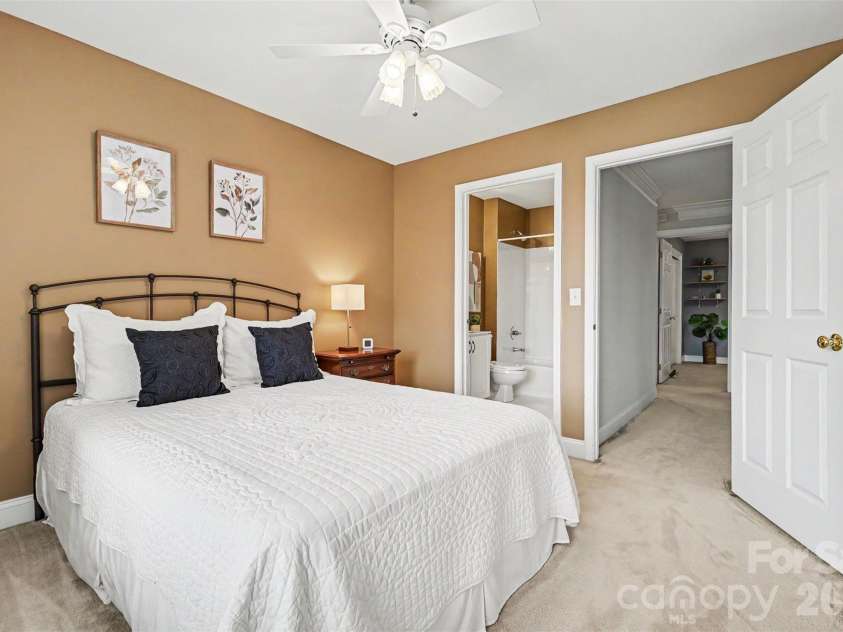 2334 Keara Way, Charlotte, NC 28270.  MLS# CAR4378341, YatesRealty ID 22436. Secondary bedroom with ensuite bath.