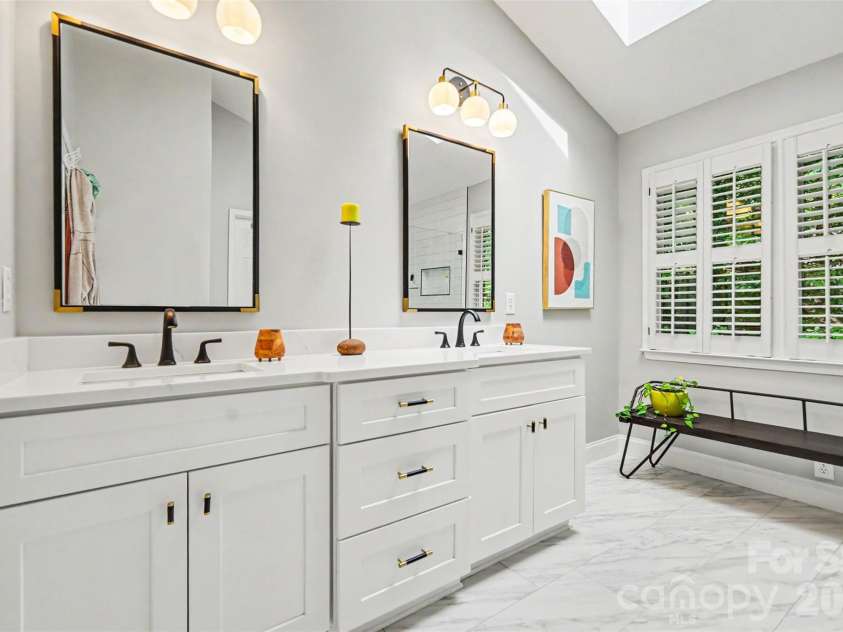 2334 Keara Way, Charlotte, NC 28270.  MLS# CAR4378341, YatesRealty ID 22436. Thoughtfully updated primary bath!