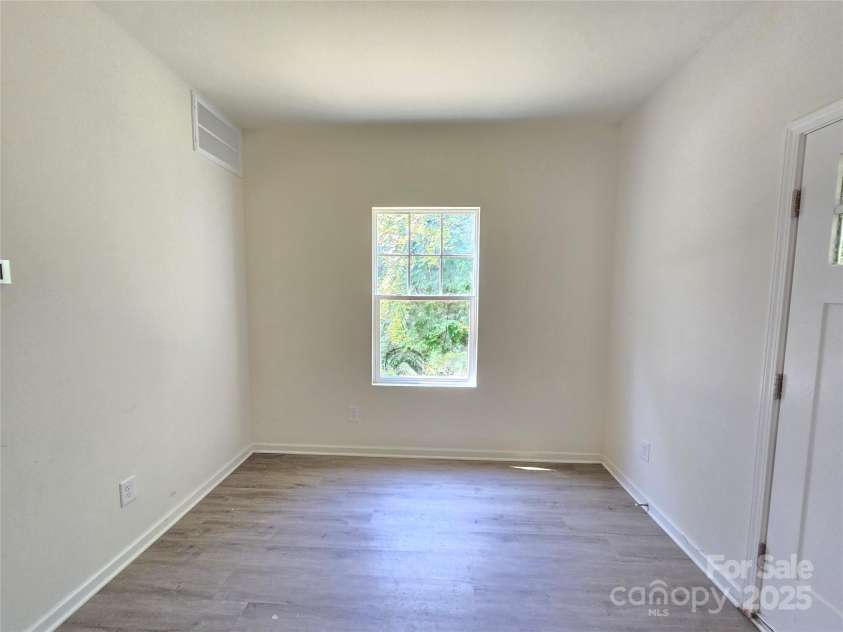 405 South Street, Gastonia, NC 28052.  MLS# CAR4275844, YatesRealty ID 22436. 