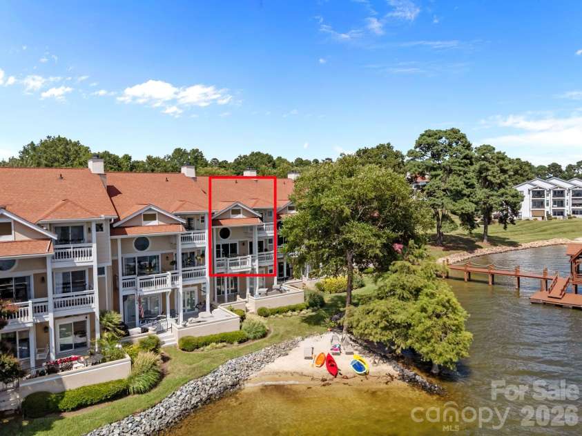 17925 Kings Point Drive, Cornelius, NC 28031.  MLS# CAR4415579, YatesRealty ID 22437. 