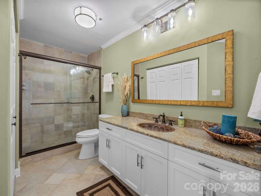 17925 Kings Point Drive, Cornelius, NC 28031.  MLS# CAR4415579, YatesRealty ID 22437. 