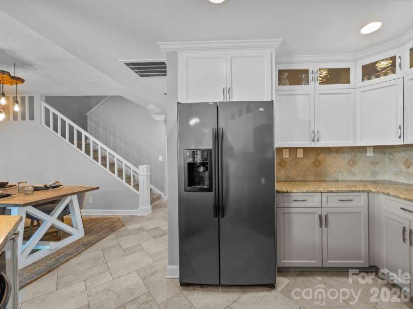 17925 Kings Point Drive, Cornelius, NC 28031.  MLS# CAR4415579, YatesRealty ID 22437. 