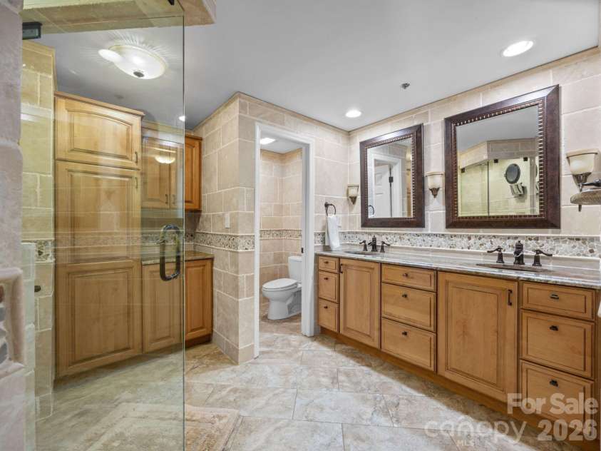 17925 Kings Point Drive, Cornelius, NC 28031.  MLS# CAR4415579, YatesRealty ID 22437. 