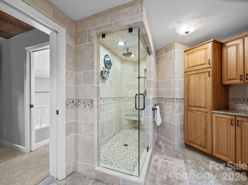 17925 Kings Point Drive, Cornelius, NC 28031.  MLS# CAR4415579, YatesRealty ID 22437. 
