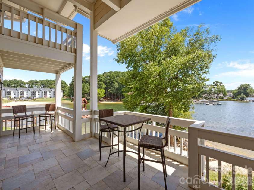 17925 Kings Point Drive, Cornelius, NC 28031.  MLS# CAR4415579, YatesRealty ID 22437. 
