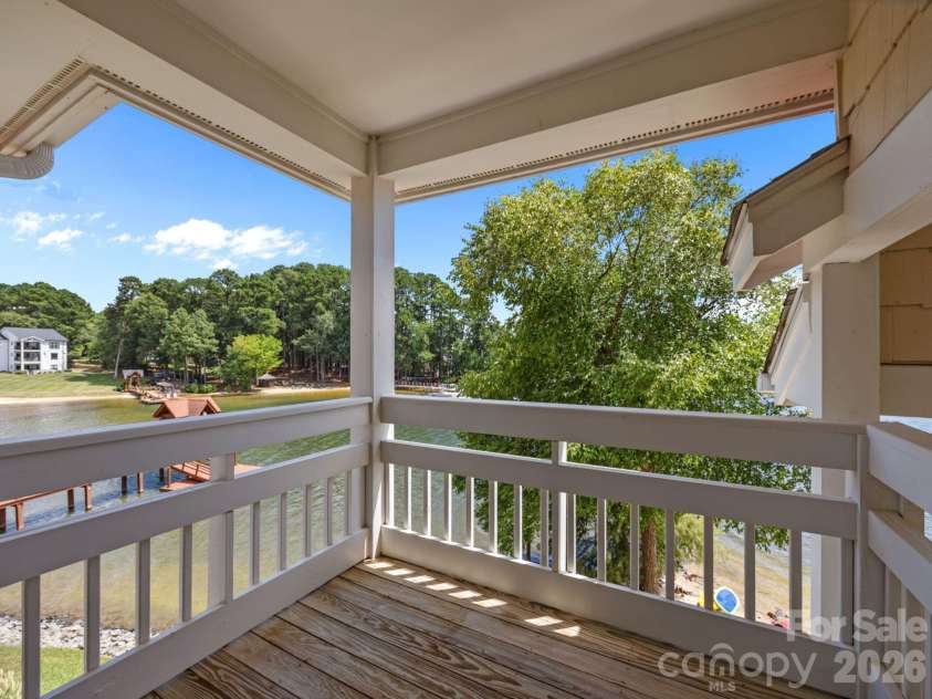 17925 Kings Point Drive, Cornelius, NC 28031.  MLS# CAR4415579, YatesRealty ID 22437. 