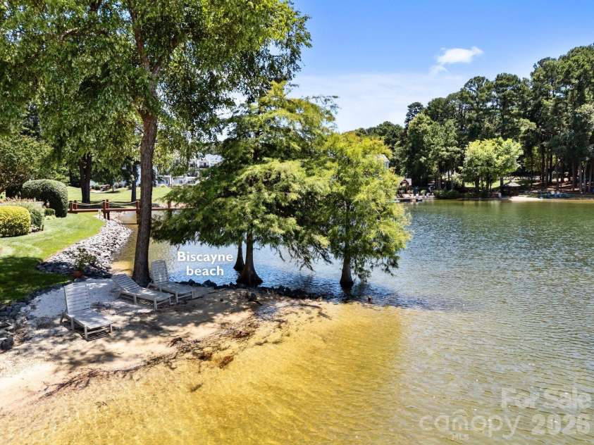 17925 Kings Point Drive, Cornelius, NC 28031.  MLS# CAR4415579, YatesRealty ID 22437. 