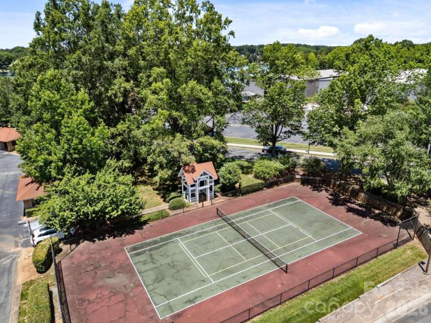 17925 Kings Point Drive, Cornelius, NC 28031.  MLS# CAR4415579, YatesRealty ID 22437. 