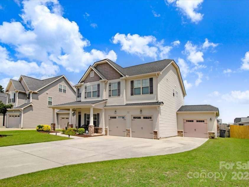 5125 Debut Avenue, Hope Mills, NC 28348.  MLS# CAR4274598, YatesRealty ID 22438. 