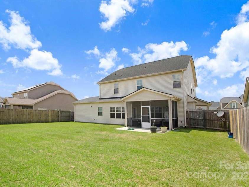 5125 Debut Avenue, Hope Mills, NC 28348.  MLS# CAR4274598, YatesRealty ID 22438. 