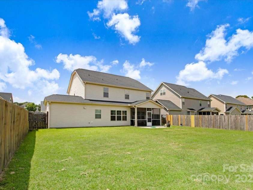 5125 Debut Avenue, Hope Mills, NC 28348.  MLS# CAR4274598, YatesRealty ID 22438. 