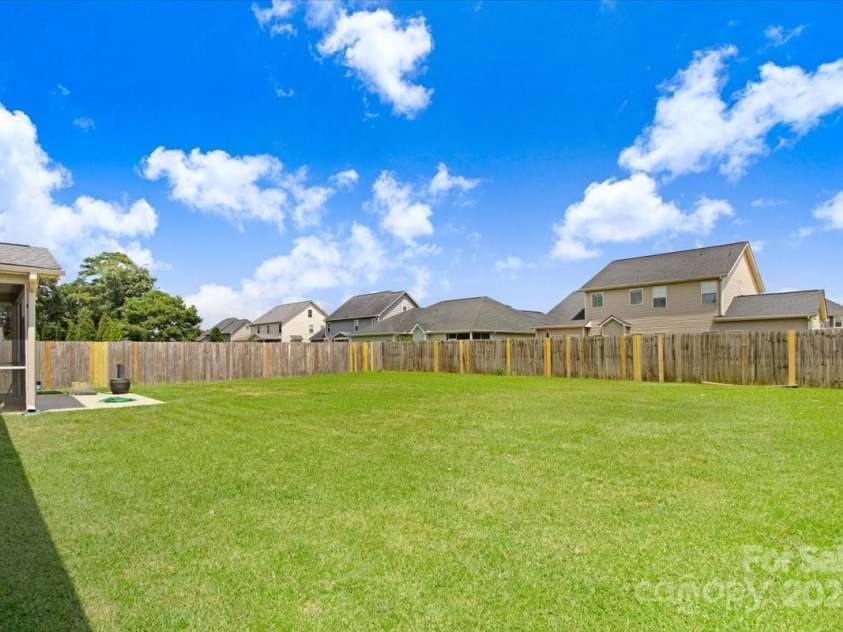 5125 Debut Avenue, Hope Mills, NC 28348.  MLS# CAR4274598, YatesRealty ID 22438. 