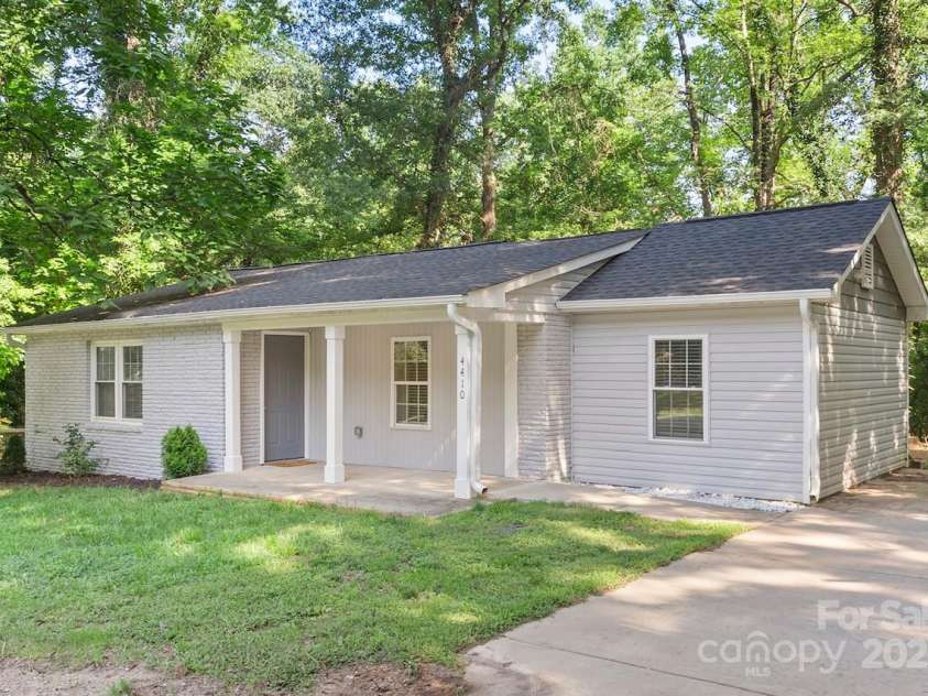4410 Burgin Street, Kannapolis, NC 28081.  MLS# CAR4327552, YatesRealty ID 22439. 