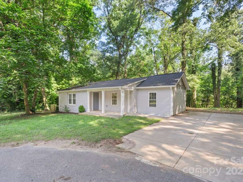 4410 Burgin Street, Kannapolis, NC 28081.  MLS# CAR4327552, YatesRealty ID 22439. 