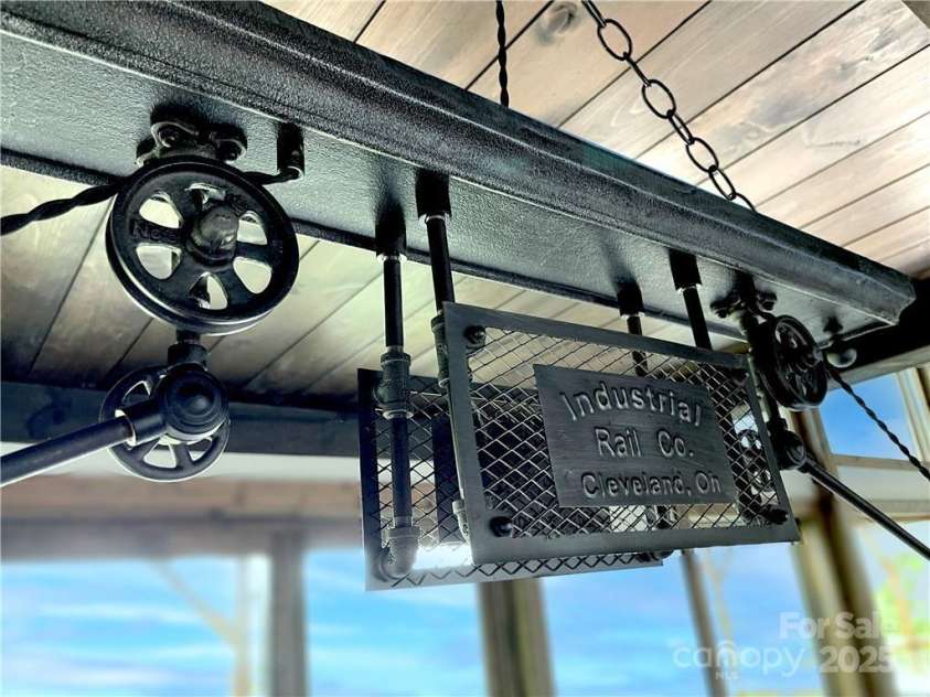 706 Silver Springs Drive, Banner Elk, NC 28604.  MLS# CAR4275009, YatesRealty ID 22440. Dining Fixture