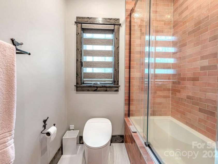 706 Silver Springs Drive, Banner Elk, NC 28604.  MLS# CAR4275009, YatesRealty ID 22440. Guest Bath #1