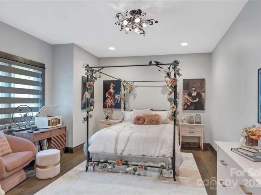 706 Silver Springs Drive, Banner Elk, NC 28604.  MLS# CAR4275009, YatesRealty ID 22440. Guest Bedroom #1 Sitting area