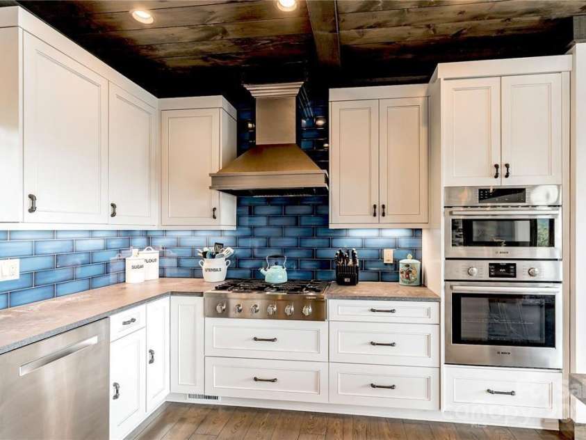 706 Silver Springs Drive, Banner Elk, NC 28604.  MLS# CAR4275009, YatesRealty ID 22440. Kitchen