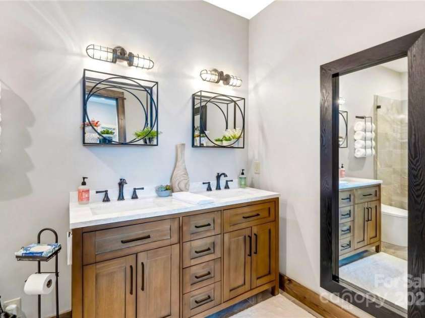 706 Silver Springs Drive, Banner Elk, NC 28604.  MLS# CAR4275009, YatesRealty ID 22440. Primary #2 Bath