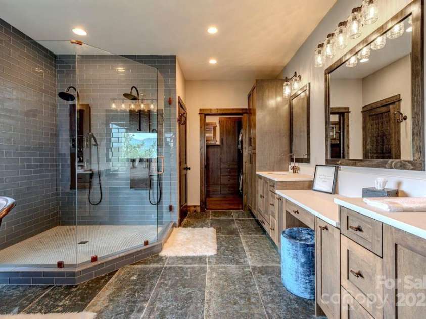 706 Silver Springs Drive, Banner Elk, NC 28604.  MLS# CAR4275009, YatesRealty ID 22440. Primary Bath #1