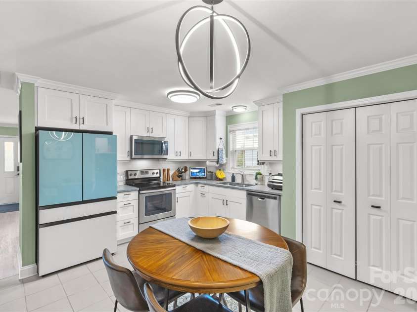 100 Centerview Street, Belmont, NC 28012.  MLS# CAR4378611, YatesRealty ID 22441. 