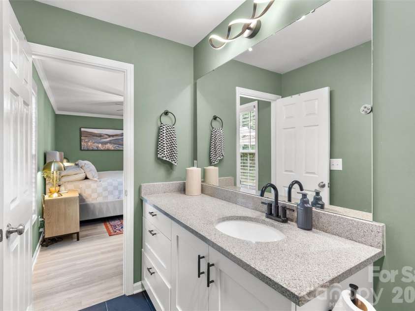100 Centerview Street, Belmont, NC 28012.  MLS# CAR4378611, YatesRealty ID 22441. 
