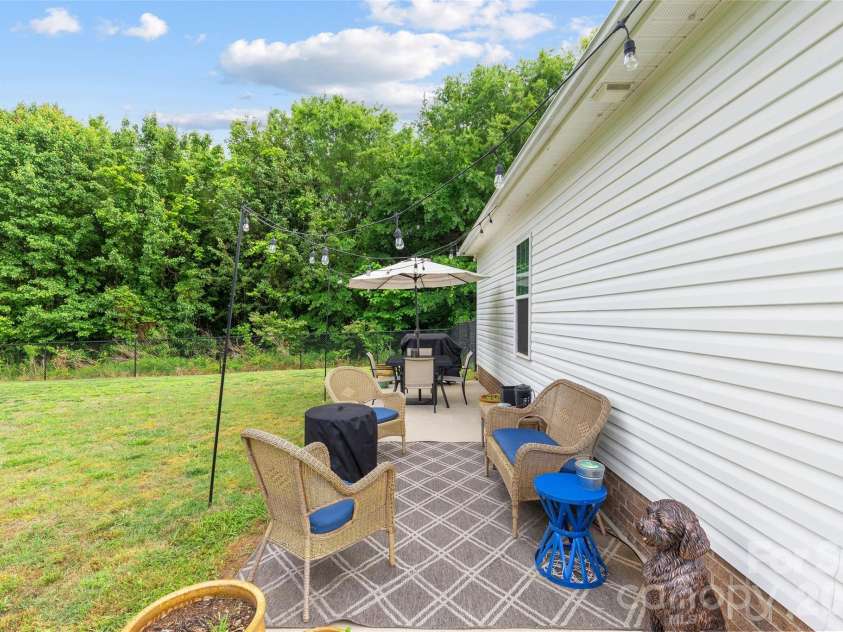 100 Centerview Street, Belmont, NC 28012.  MLS# CAR4378611, YatesRealty ID 22441. 