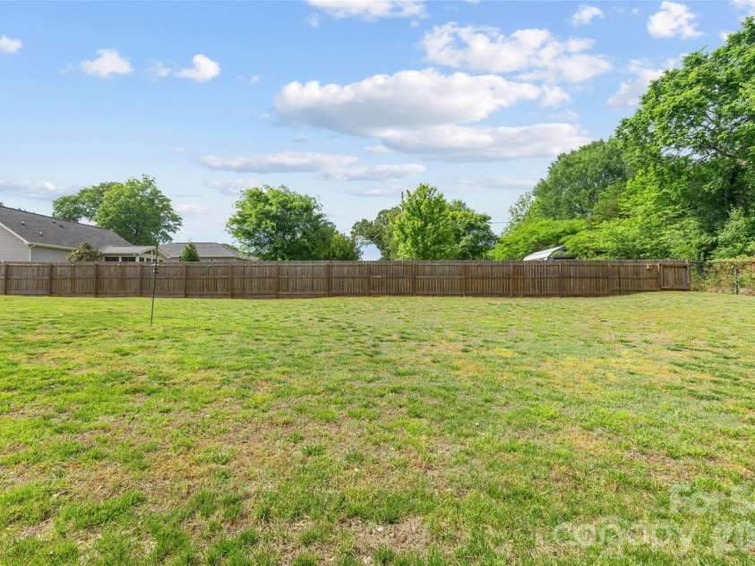 100 Centerview Street, Belmont, NC 28012.  MLS# CAR4378611, YatesRealty ID 22441. 