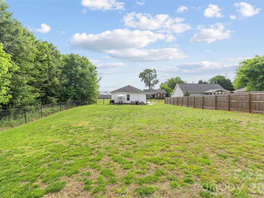 100 Centerview Street, Belmont, NC 28012.  MLS# CAR4378611, YatesRealty ID 22441. 