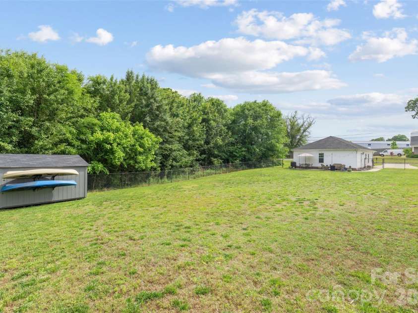 100 Centerview Street, Belmont, NC 28012.  MLS# CAR4378611, YatesRealty ID 22441. 