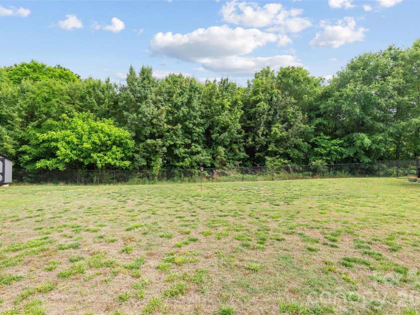 100 Centerview Street, Belmont, NC 28012.  MLS# CAR4378611, YatesRealty ID 22441. 