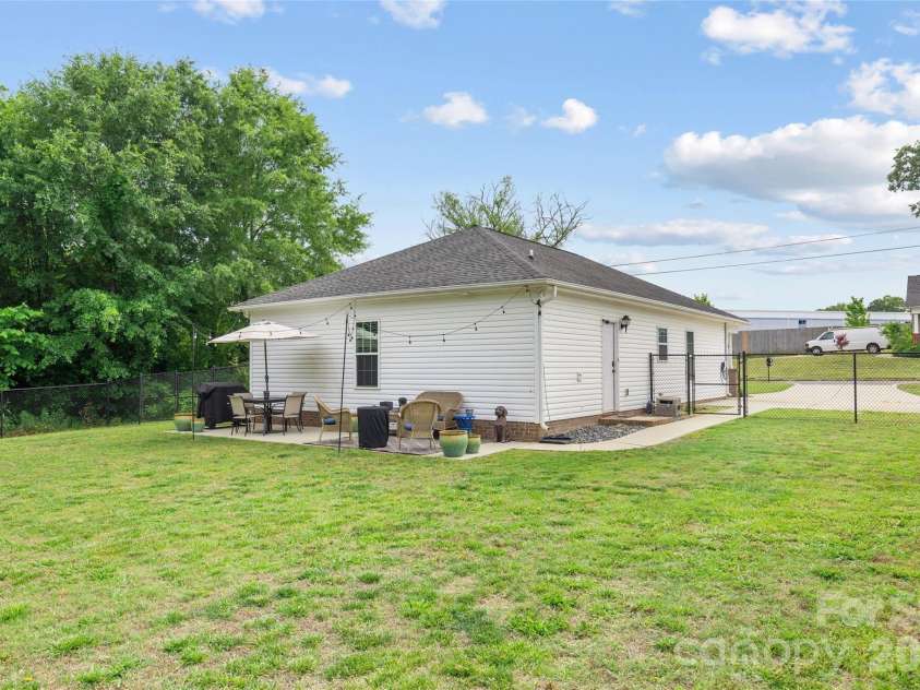 100 Centerview Street, Belmont, NC 28012.  MLS# CAR4378611, YatesRealty ID 22441. 