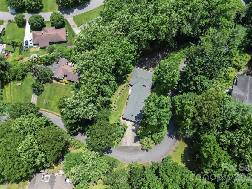 684 Woodfield Drive, Waynesville, NC 28786.  MLS# CAR4269678, YatesRealty ID 22443. Corner lot allows convenience of double access with 2 driveways.