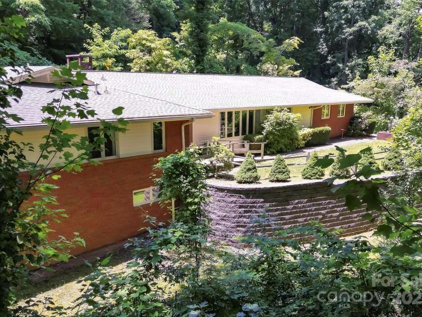 684 Woodfield Drive, Waynesville, NC 28786.  MLS# CAR4269678, YatesRealty ID 22443. Front of home