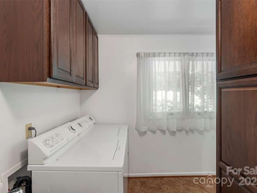684 Woodfield Drive, Waynesville, NC 28786.  MLS# CAR4269678, YatesRealty ID 22443. Laundry room